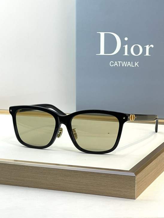 Picture of Dior Sunglasses _SKUfw76161606fw